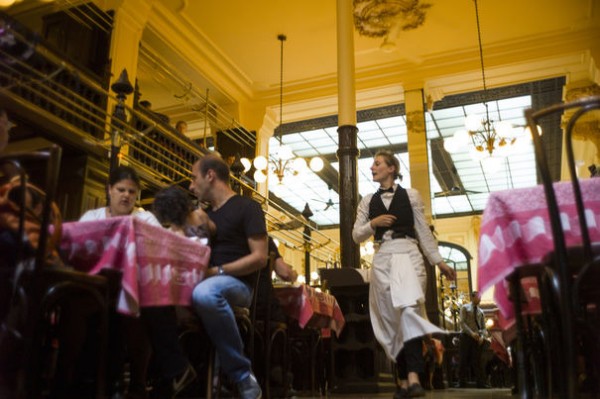 FRANCE-PARIS-RESTAURANT-TOURIST